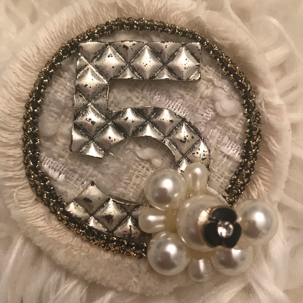 Brooch New